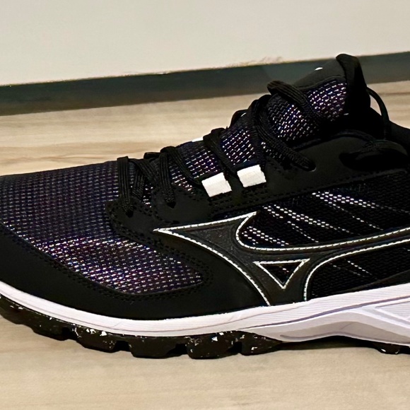 New Mizuno Women's Dominant All-Surface Turf Softball Size 12 Shoes - Picture 1 of 11